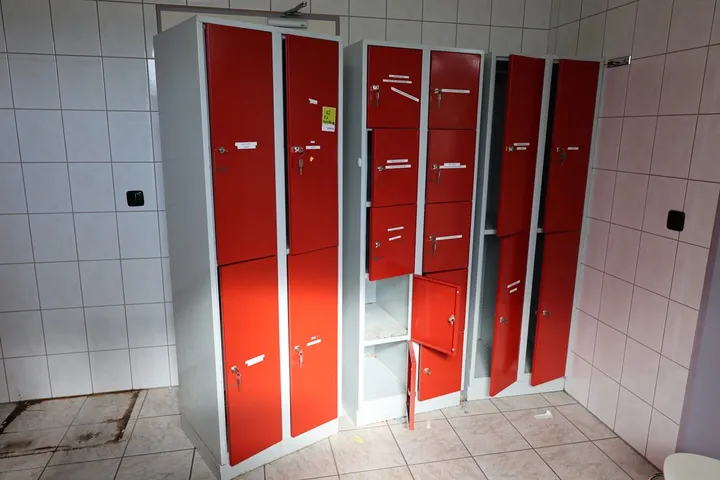 3 x Umkleidespind Maße: 60 x 50 x 180 cm